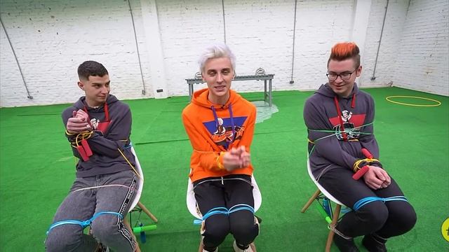 КТО ПЕРВЫЙ ОСВОБОДИТСЯ, ПОЛУЧИТ 1000$ **2 ЧАСТЬ**-РЕАКЦИЯ смотреть онлайн