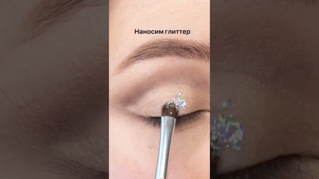 Рисуем Самый трендовый новогодний макияж 2022-2023 смотреть онлайн