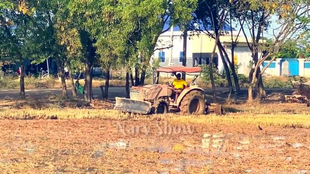 Kubota tractor is good but smart to plow the field # Tractor # Harvest # Farming # Farmer # Good смотреть онлайн