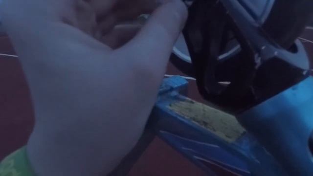 КАК ПОСТАВИТЬ ОДНУ ИЛИ ДВЕ ПЕГИ | ТРЮКОВЫЙ САМОКАТ смотреть онлайн