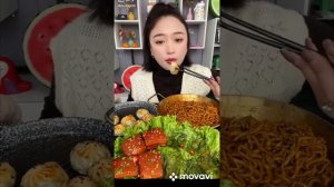 китайцы едят еду на камеру. 2023 #freshvideo #китайскаяеда #китайскийязык
