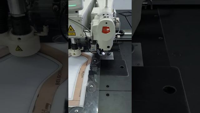 Швейный автомат Joyee с лазером. смотреть онлайн