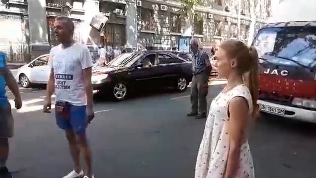 Обрезают платаны. Ришельевская, 7 Конфликт. (11.07.17) 11:17 смотреть онлайн