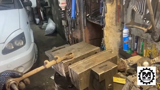 Как поменять рулевые наконечники на Газ Соболь / Замена рулевых наконечников GAZ 2752 смотреть онлайн