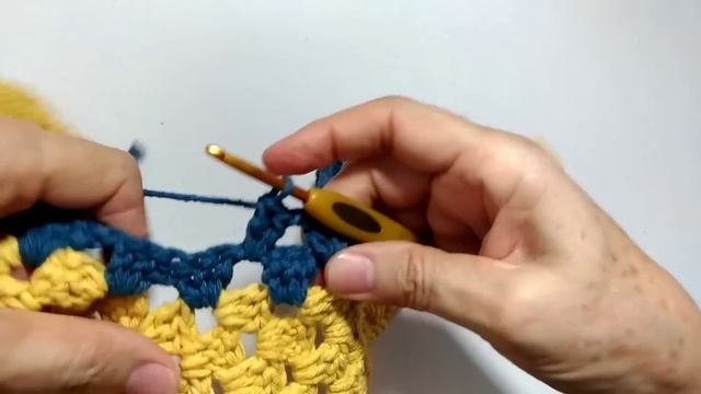 Tapete de crochê em barbante com a Técnica do quadradinho, utilizando sobras de barbante смотреть онлайн