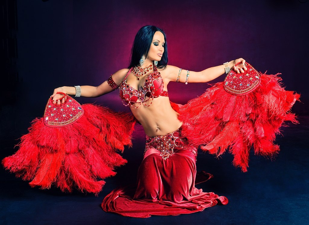 Женщина Танцует Танец Живота/Без Авторских Прав/Видео Фоны/Анимация/Стоковые кадры/Графика движения/ смотреть онлайн