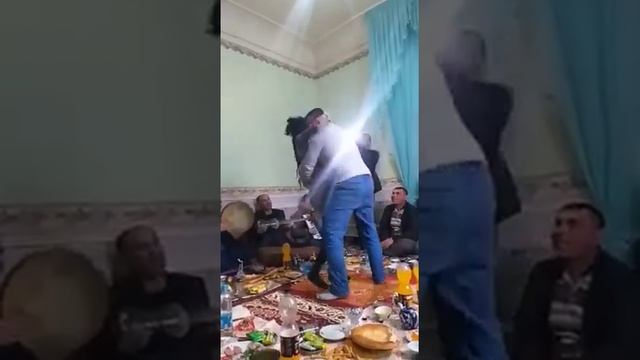 Toydagi Axvol Bu qanaqa Raqqosa ozi смотреть онлайн