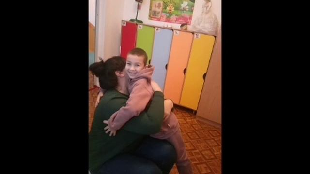 Весело прошёл чудесный день объятий смотреть онлайн