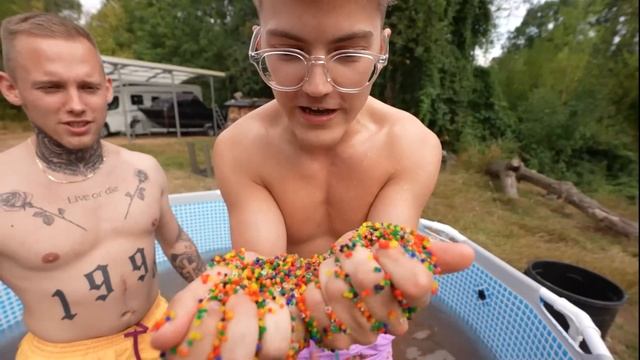 J'ai CONSTRUIT la plus grosse PISCINE d'ORBEEZ ! смотреть онлайн