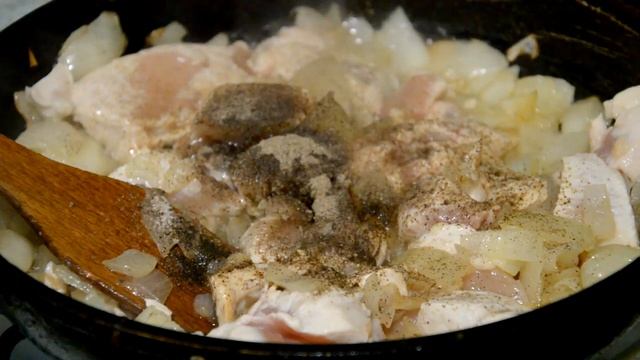 Как приготовить вкусную КУЛЕБЯКУ с Мясом, Рисом и блинами / Краткие рецепты / Slavic Secrets смотреть онлайн