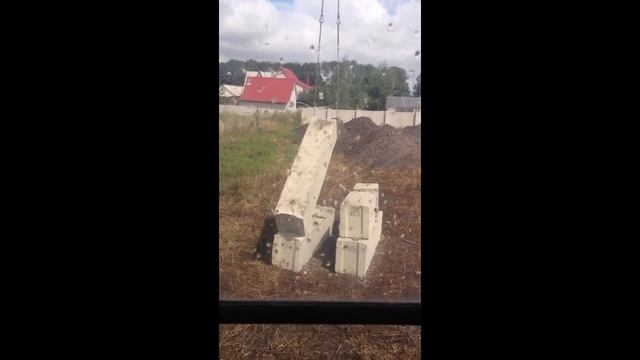 Как сломать блок ФБС на две части с помощью автокрана смотреть онлайн