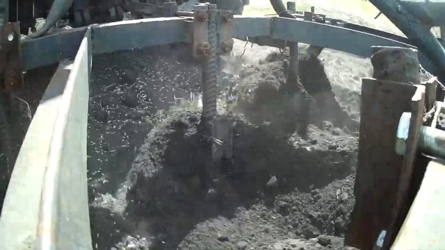 Заделка культиватором разбросанного зерна с прикатыванием. смотреть онлайн