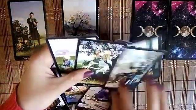 Развитие отношений в ближайший месяц.
Гадание онлайн
Wahrsagen auf Liebe.
Fortunetelling on-line l смотреть онлайн