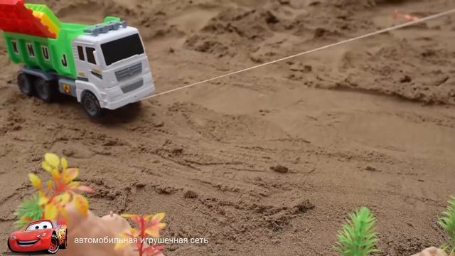 #11:автостоянка / автомобиль модель / детская игрушка здание смотреть онлайн