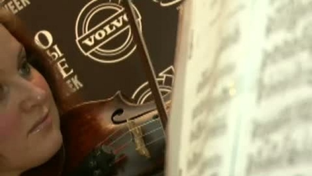 НА НЕДЕЛЕ ВЫСОКОЙ МОДЫ в Москве .-МИХАИЛ МИХАЙЛОВ смотреть онлайн