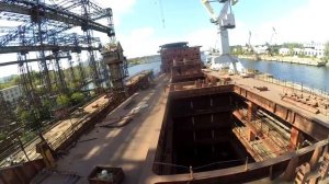 ЗАБРОШЕННОЕ СУДНО НА СУДОСТРОИТЕЛЬНОМ ЗАВОДЕ. АКВАТОРИЯ ЗАВОДА, Морская техника, заброшенные КОРАБЛ
