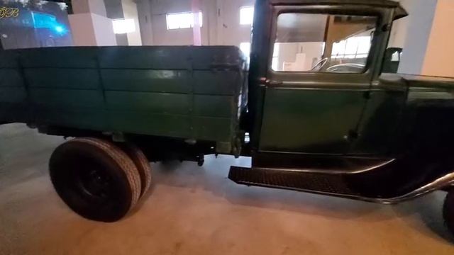 ретро машины и памятник Кобзону смотреть онлайн