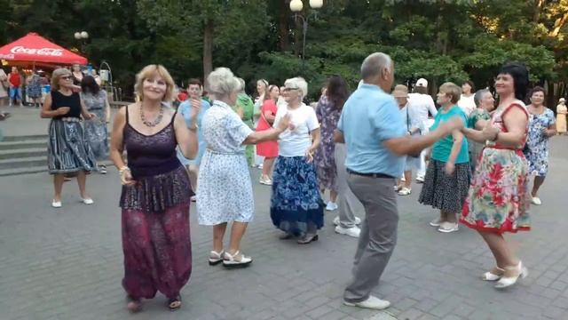 06.08.2023.???Казахский хит .В Гомельском парке. смотреть онлайн