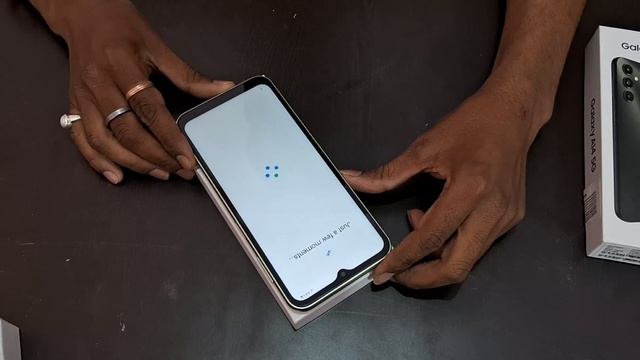 Samsung Galaxy A14 5G Unboxing & First Look - 5G Everyone ??? смотреть онлайн