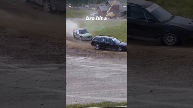 Bro hit the edge of the screen ?? #meme #funnyvideos #funny #cars #racing #audi смотреть онлайн