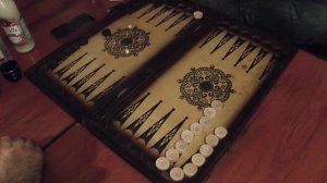 Учусь играть в длинные нарды с батей