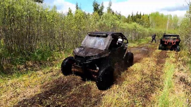 Polaris RZR 1000 vs CANAM Maverick Turbo RR in the mud смотреть онлайн