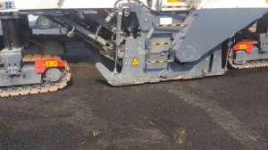 Дорожно-фрезерная машина Wirtgen W200i: Снятие верхнего слоя асфальта на неровной дороге