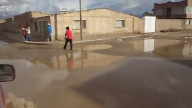 Боливия. Едем по городу Уюни смотреть онлайн