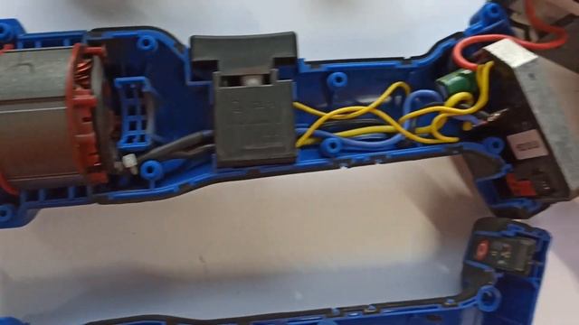 Самая дешёвая аккумуляторная УШМ (болгарка). Переделка аккумуляторной УШМ под аккумулятор DeWALT смотреть онлайн