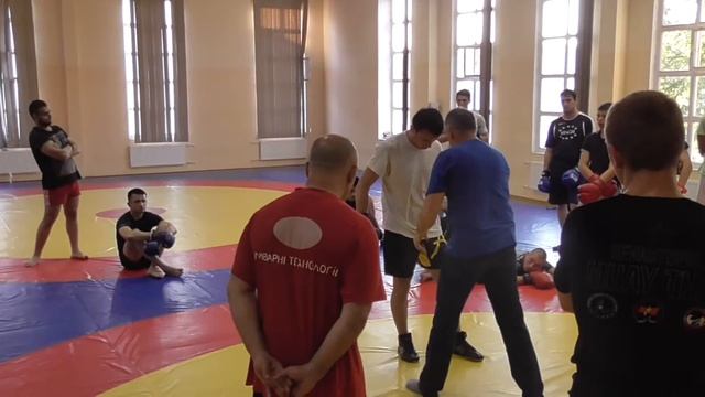Лихтер А. Л. участвует в тренировочном процессе бойцов ММА (часть2) смотреть онлайн