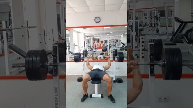 Bench press 400 pounds without steroids/Жим лежа 180 кг без стероидов, без страховки, без экипировк смотреть онлайн