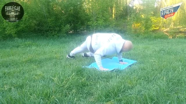 Качаем мышцы кора через отжимания. Тренировки на открытом воздухе - день двадцать пятый смотреть онлайн