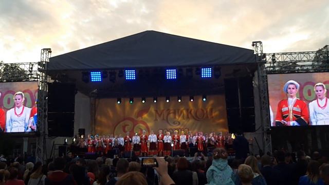 "Едут по дороженьке наши казаки" смотреть онлайн