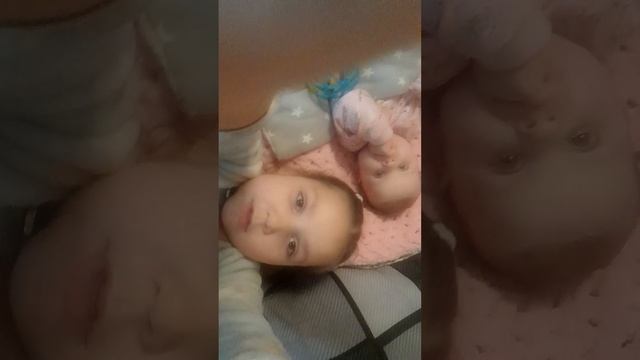 Лежим с сестрёнкой) смотреть онлайн