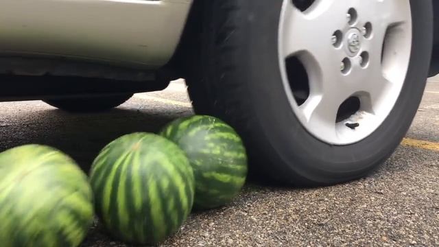 EXPERIMENT: CAR VS WATERMELONS смотреть онлайн