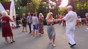 КАК ЦВЕТЫ КРАСИВЫЕ ДЕВОЧКИ ЛЮБИМЫЕ! СЧАСТЛИВЫЕ МОМЕНТЫ ИЗ ПАРКА ГОРЬКОГО ХАРЬКОВ.mp4