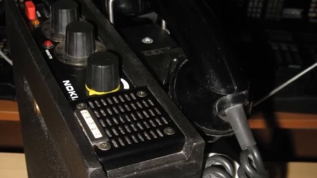 Первый мобильный телефон Nokia Mobira SRP25 80's смотреть онлайн