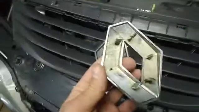 Снятие решётки радиатора на рено логан фаза 2