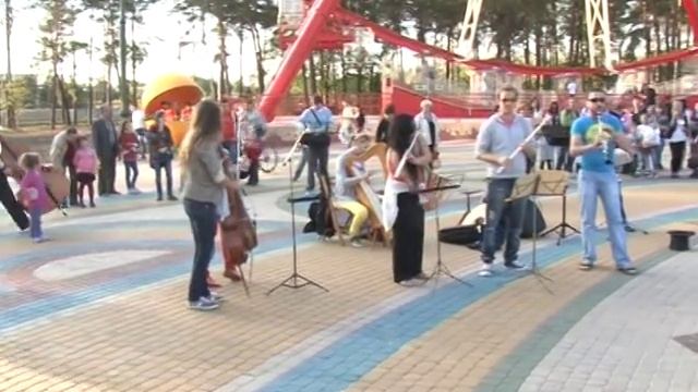 Неворятный флешмоб в Харькове в парке имени Горького смотреть онлайн