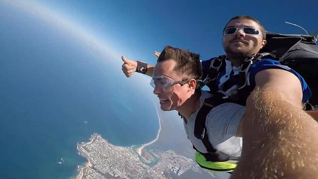 14k Feet Free Fall Tandem Jump at Sunshine Coast, Australia. Прыжок с парашюта в Австралии.Квинслен смотреть онлайн