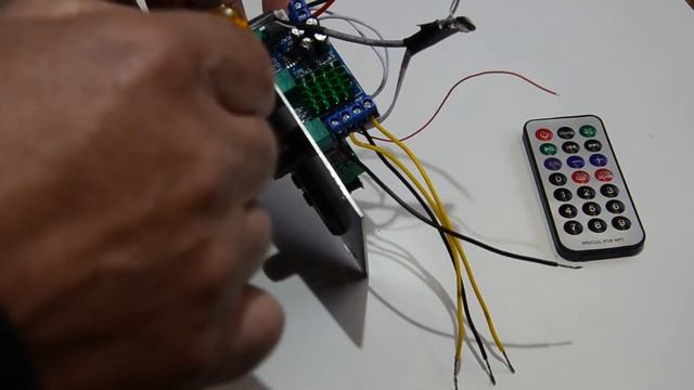 MP3 Modul mit Bluetooth , USB , TF und Microeingang sowie UKW Radio und Fernbedienung смотреть онлайн