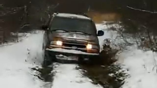 Chevrolet Blazer off-roading in Lowellville, Ohio смотреть онлайн