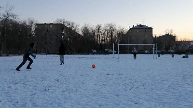 НОВОГОДНЯЯ ПЕРЕСТРЕЛКА смотреть онлайн