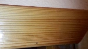 Прибиваем дверной наличник на не ровную стену