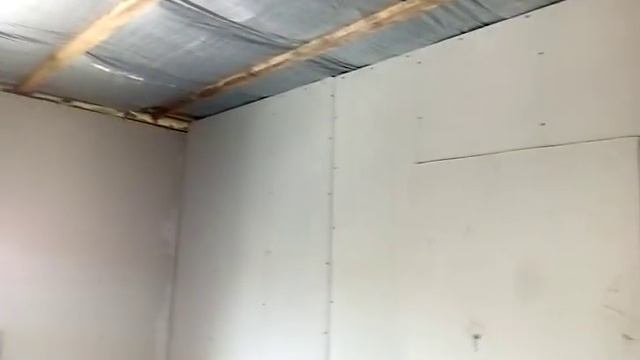 Отделка гипсокартоном дома из газобетона. Мансардный этаж.. смотреть онлайн