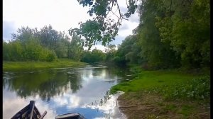 ФУТАЖ ДЛЯ МОНТАЖА. Лодки на берегу реки, отражение в воде.