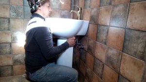 Монтаж раковины с пьедесталом. Установка раковины. 水槽安裝