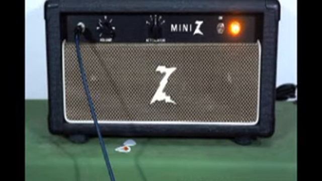 DR Z Mini Z head guitar amplifier with Fender Stratocaster смотреть онлайн