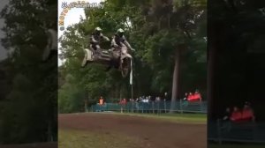 Прыжок на мотоцикле с люлькой