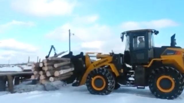 LiuGong CLG 855H бревнозахватом